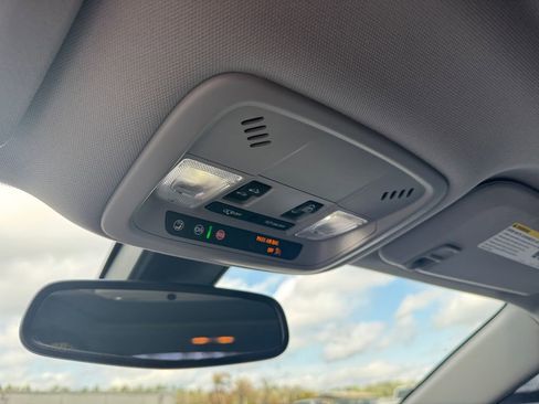 Used 2022 Chevrolet Malibu Premier image 36