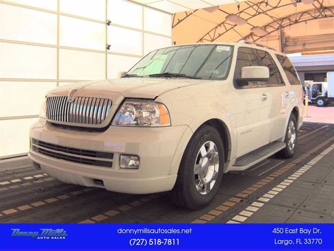 Used 2005 Lincoln Navigator Luxury AWD/4WD image 1