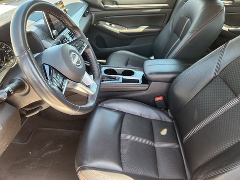 Used 2025 Nissan Altima 2.5 SR FWD image 8