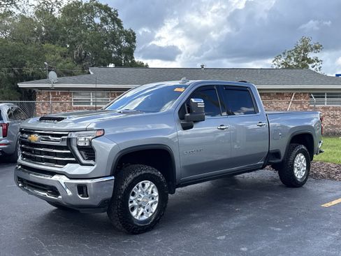 Used 2024 Chevrolet Silverado 2500 LTZ AWD/4WD image 4