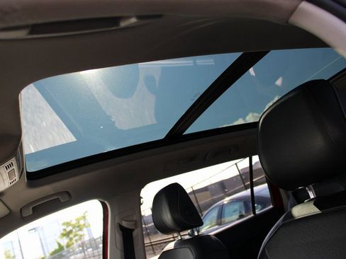 Used 2022 Volkswagen Tiguan SE image 38