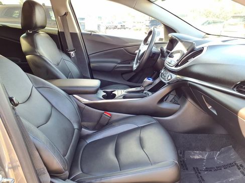 Used 2018 Chevrolet Volt Premier w/ Driver Confidence Package FWD image 10