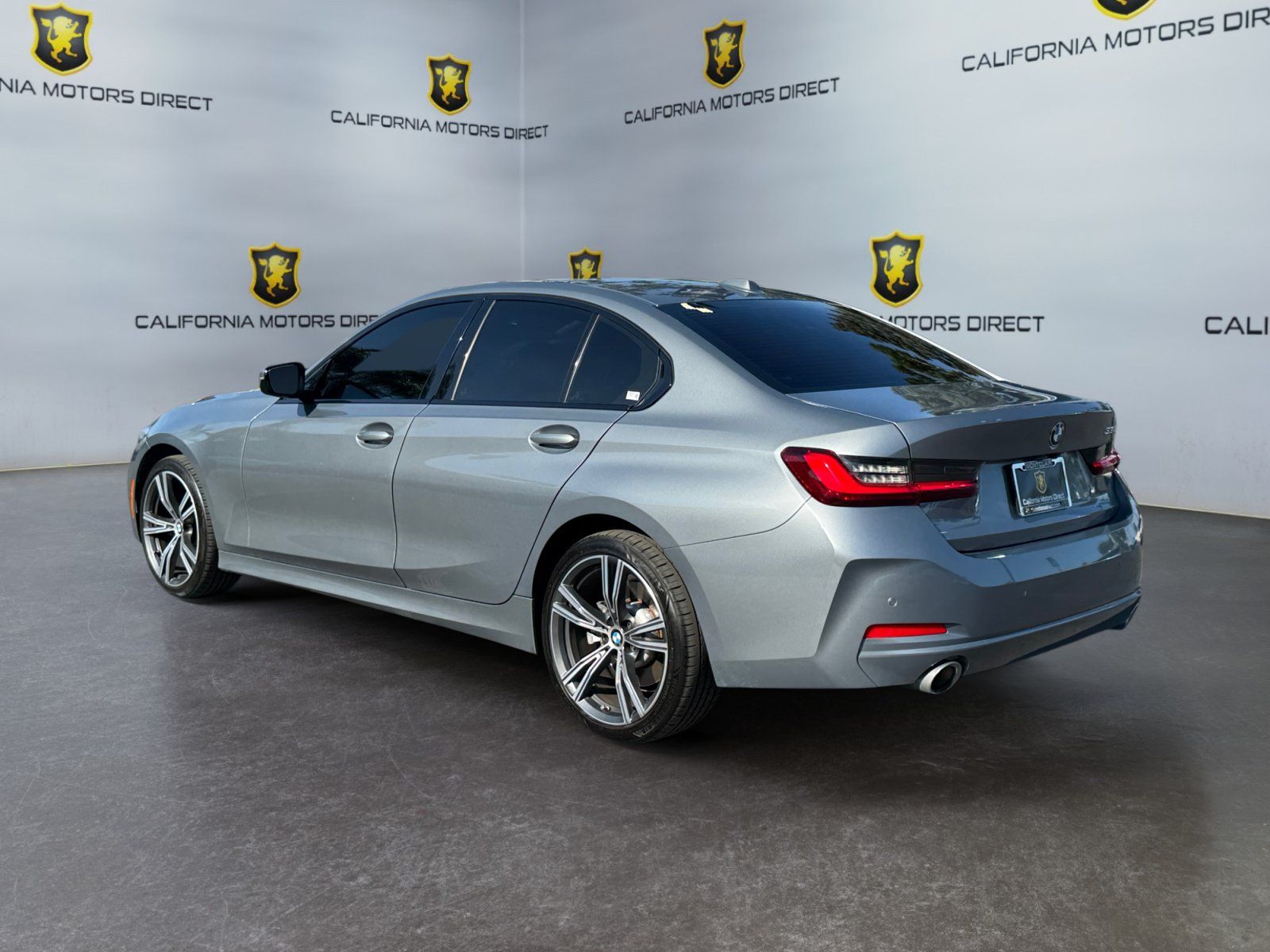 Used 2023 BMW 330i Sedan w/ Convenience Package RWD image 3