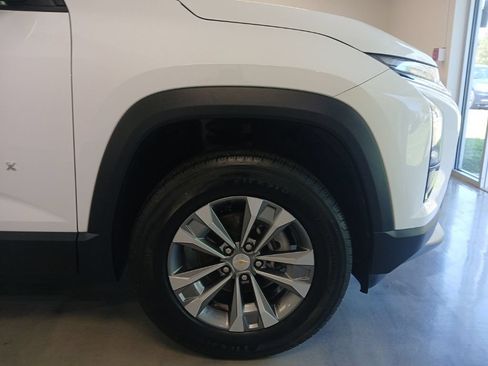 Used 2025 Chevrolet Equinox LT FWD image 7