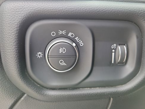Used 2024 RAM 3500 Big Horn AWD/4WD image 31