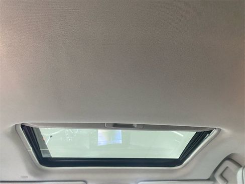 Used 2021 Toyota Sienna Limited w/ Protection Package (TMS) image 29