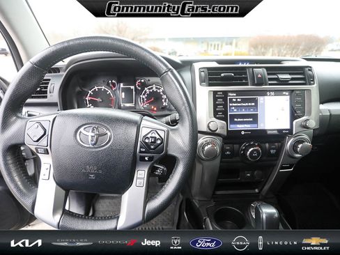 Used 2021 Toyota 4Runner SR5 Premium image 13