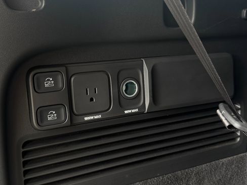 Used 2024 Rivian R1S Launch Edition image 51