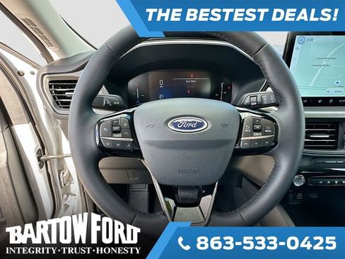 Used 2025 Ford Escape SE image 11