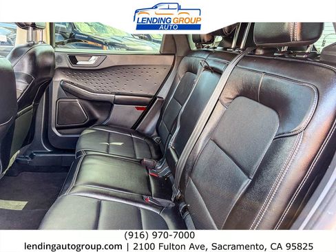 Used 2020 Ford Escape Titanium w/ Titanium Premium Package 2.0 AWD/4WD image 18