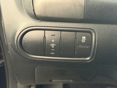 Used 2018 Kia Forte LX w/ LX Popular Package image 18