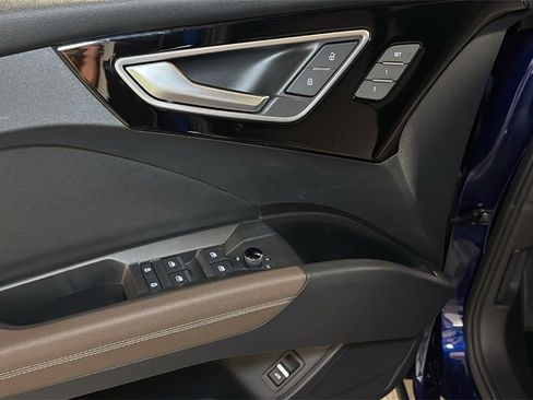 Used 2024 Audi Q4 e-tron Prestige image 23