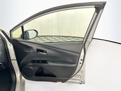 Used 2022 Toyota Prius Prime LE image 29