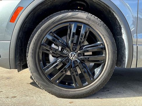 Used 2022 Volkswagen Tiguan SE R-Line image 10
