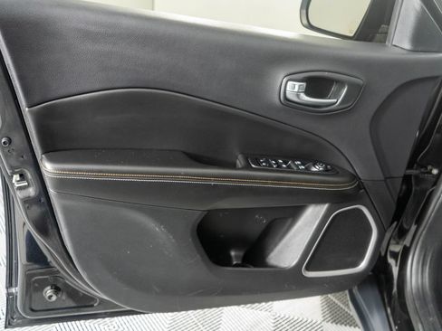 Used 2018 Jeep Compass Latitude w/ Popular Equipment Group FWD image 21