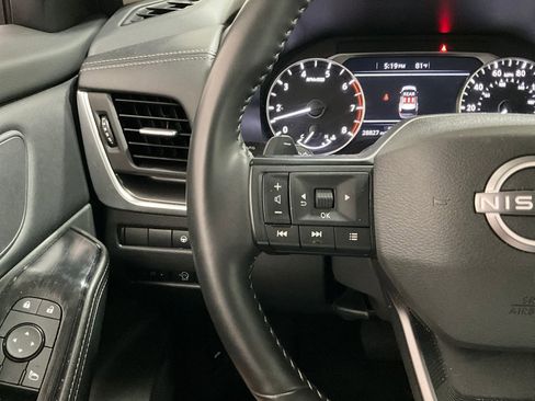 Used 2025 Nissan Rogue SV AWD/4WD image 18