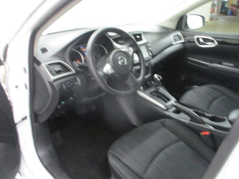 Used 2019 Nissan Sentra SV image 9
