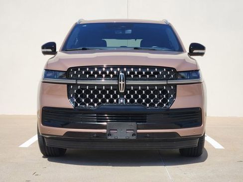 Used 2025 Lincoln Navigator Black Label image 2