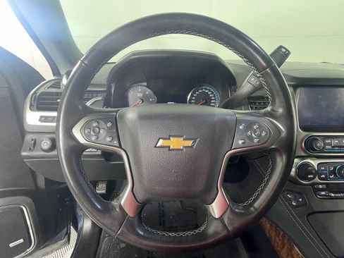 Used 2020 Chevrolet Suburban Premier w/ Premier Plus Edition image 17