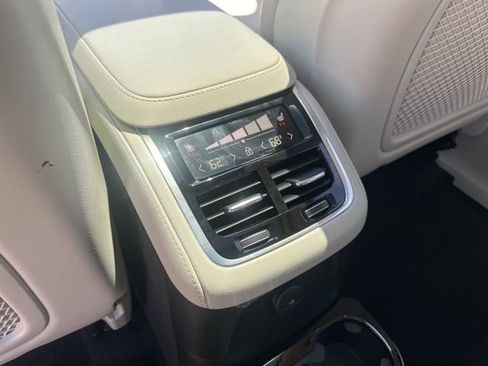 Certified 2025 Volvo XC90 T8 Ultra AWD/4WD image 15