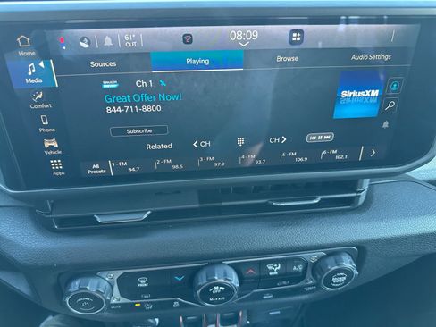 Used 2025 Jeep Gladiator Sport AWD/4WD image 24