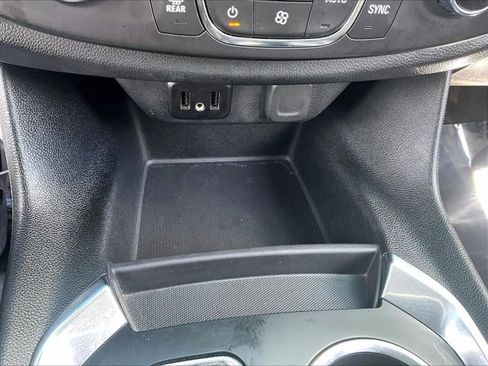 Used 2021 Chevrolet Traverse LS FWD image 24