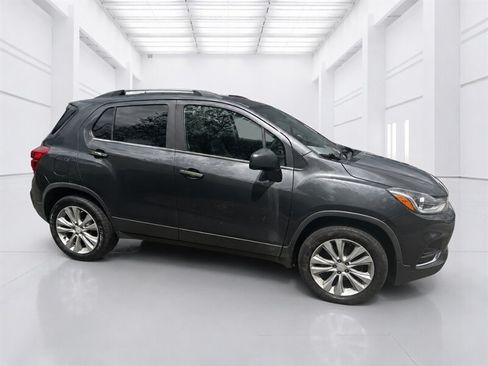 Used 2017 Chevrolet Trax Premier AWD/4WD image 2