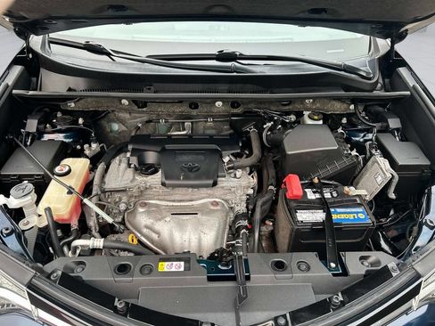 Used 2018 Toyota RAV4 LE AWD/4WD image 11