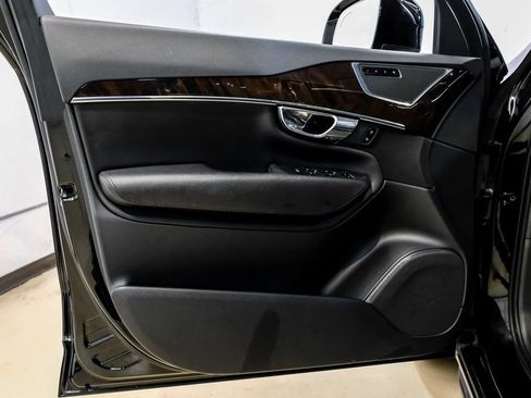 Used 2017 Volvo XC90 T6 Momentum w/ Vision Package image 49