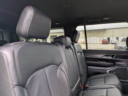Used 2024 Jeep Wagoneer L Series II RWD image 29