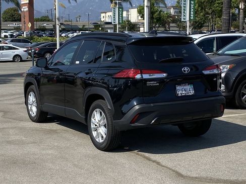 Certified 2025 Toyota Corolla Cross LE FWD image 4