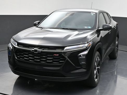 Used 2026 Chevrolet Trax RS w/ Sunroof Package FWD image 3