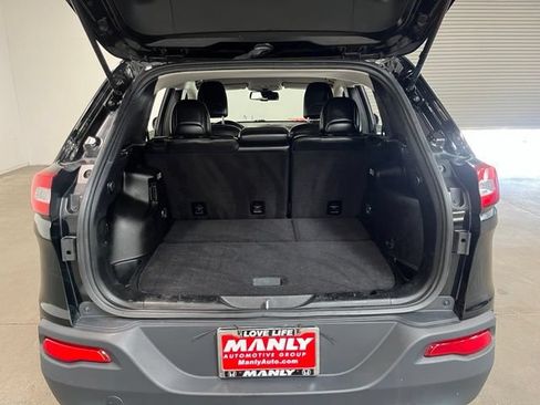 Used 2017 Jeep Cherokee Limited FWD image 16