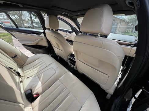 Used 2019 BMW 530i w/ Convenience Package image 30
