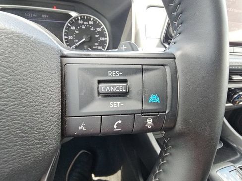 Used 2025 Nissan Rogue SV FWD image 29