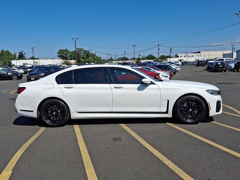 Used 2022 BMW 750i xDrive w/ Executive Package image 8