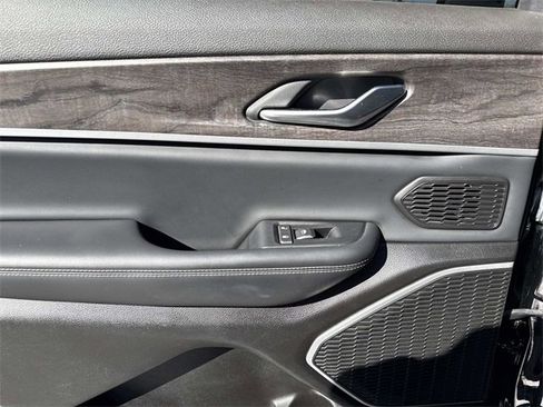 Used 2023 Jeep Grand Cherokee L Limited w/ Trailer Tow Group (B) image 17