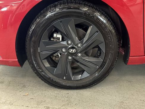 Used 2022 Hyundai Elantra SEL w/ Preferred Accessory Package image 9