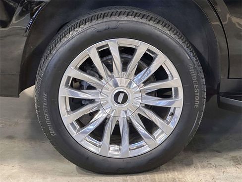 Used 2023 Cadillac Escalade Premium Luxury image 12