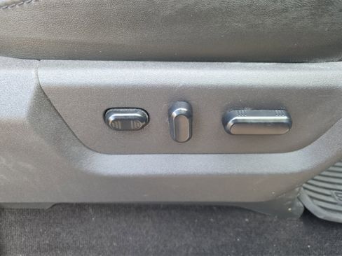 Used 2015 Ford F250 Platinum w/ Platinum Package image 30