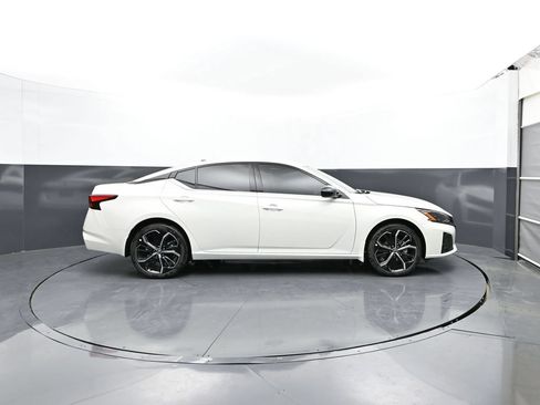 New 2026 Nissan Altima 2.5 SR AWD/4WD image 4