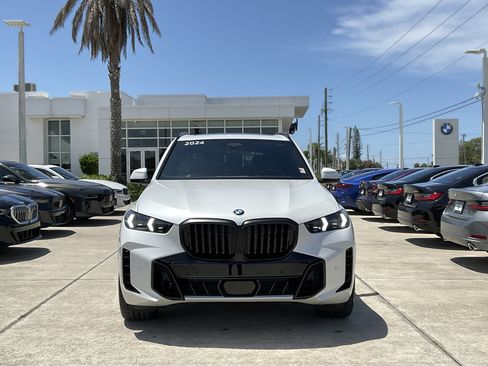 Used 2024 BMW X5 sDrive40i w/ M Sport Package RWD image 2