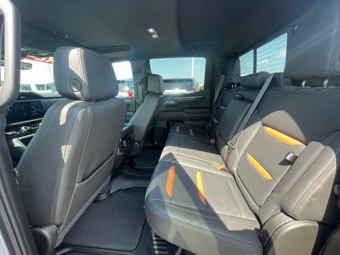 Used 2025 GMC Sierra 1500 AT4 w/ AT4 Premium Package AWD/4WD image 24