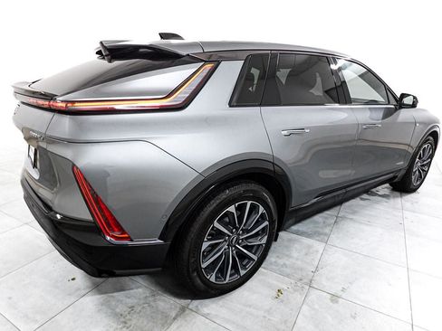 Used 2024 Cadillac Lyriq Sport AWD/4WD image 7