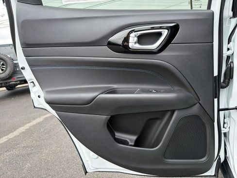 New 2026 Jeep Compass Latitude image 18