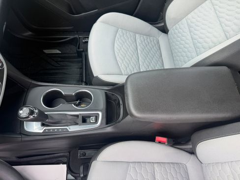 Used 2018 Chevrolet Equinox LS FWD image 23