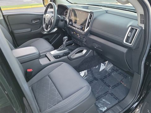 Used 2025 Nissan Frontier SV w/ SV Convenience Package image 17