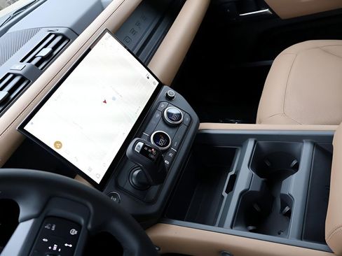 New 2026 Land Rover Defender 110 S image 19