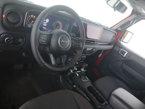 Used 2024 Jeep Wrangler Unlimited Rubicon w/ XTREMEE 35" Tire Package image 17