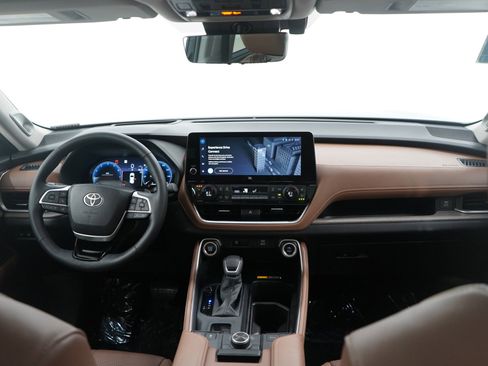 Used 2026 Toyota Grand Highlander Platinum image 14